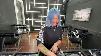 Post 4 by Jessica Audiffred on YouTube (video)