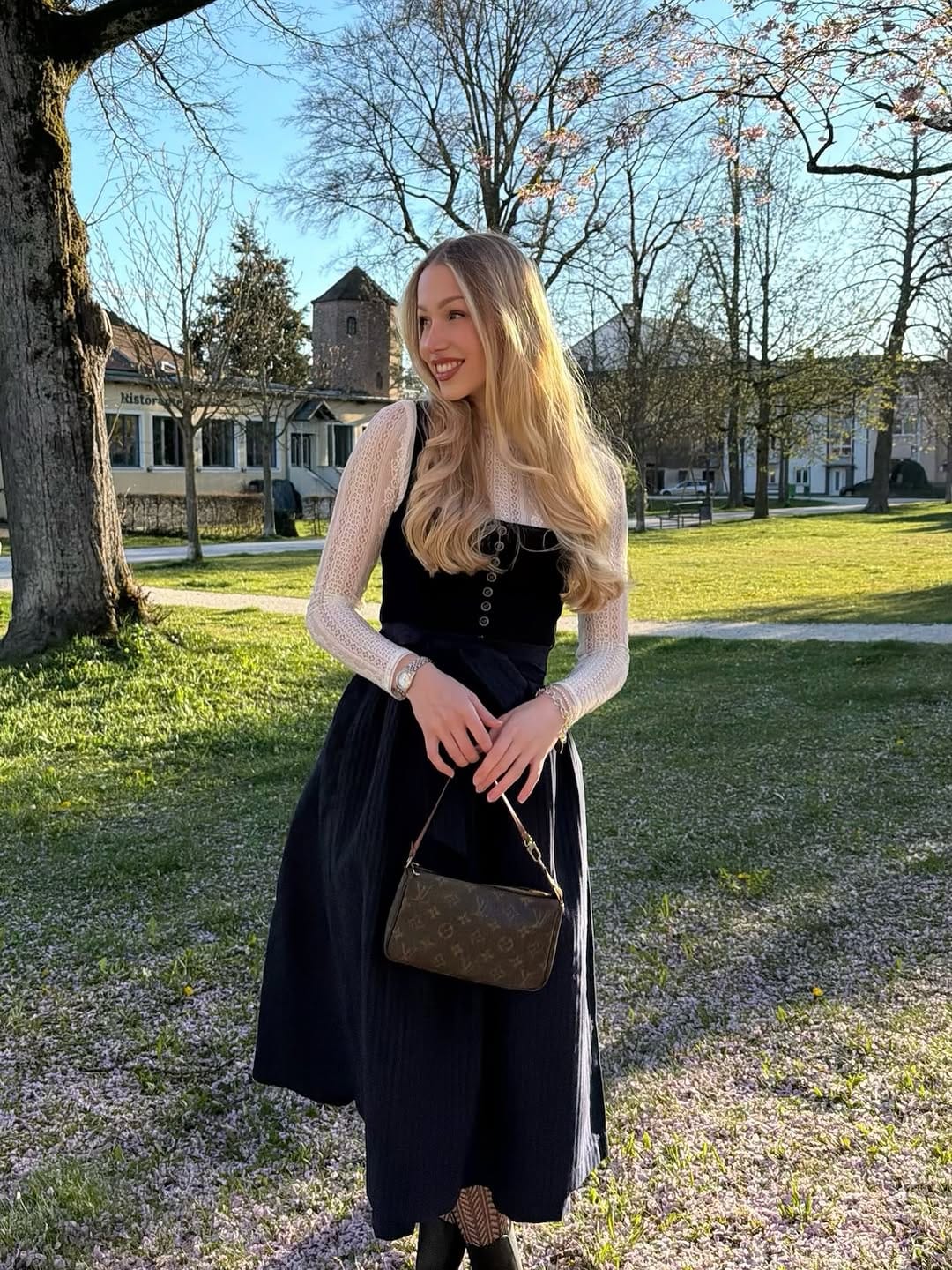 Post 6 by 𝐀𝐍𝐍𝐀-𝐌𝐀𝐑𝐈𝐀 on Instagram (carousel)