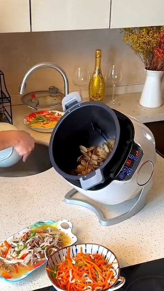 Post 5 by Ava Collins on Instagram (video)