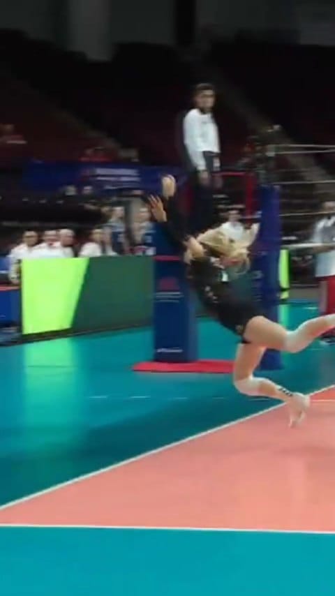 Post 10 by Anna Pogany on Instagram (video)