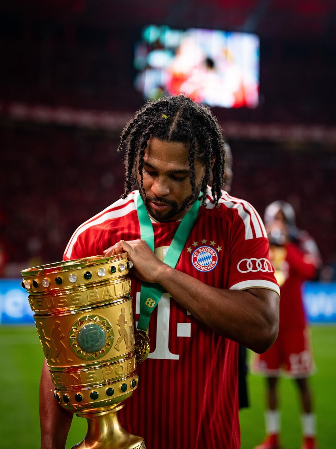 Post 5 by Serge Gnabry on Instagram (carousel)