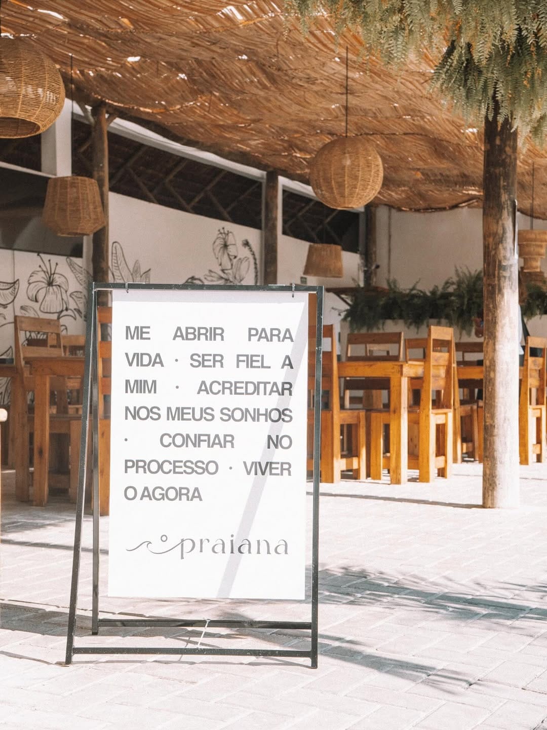 Post 5 by Tati Dias ☽ on Instagram (carousel)