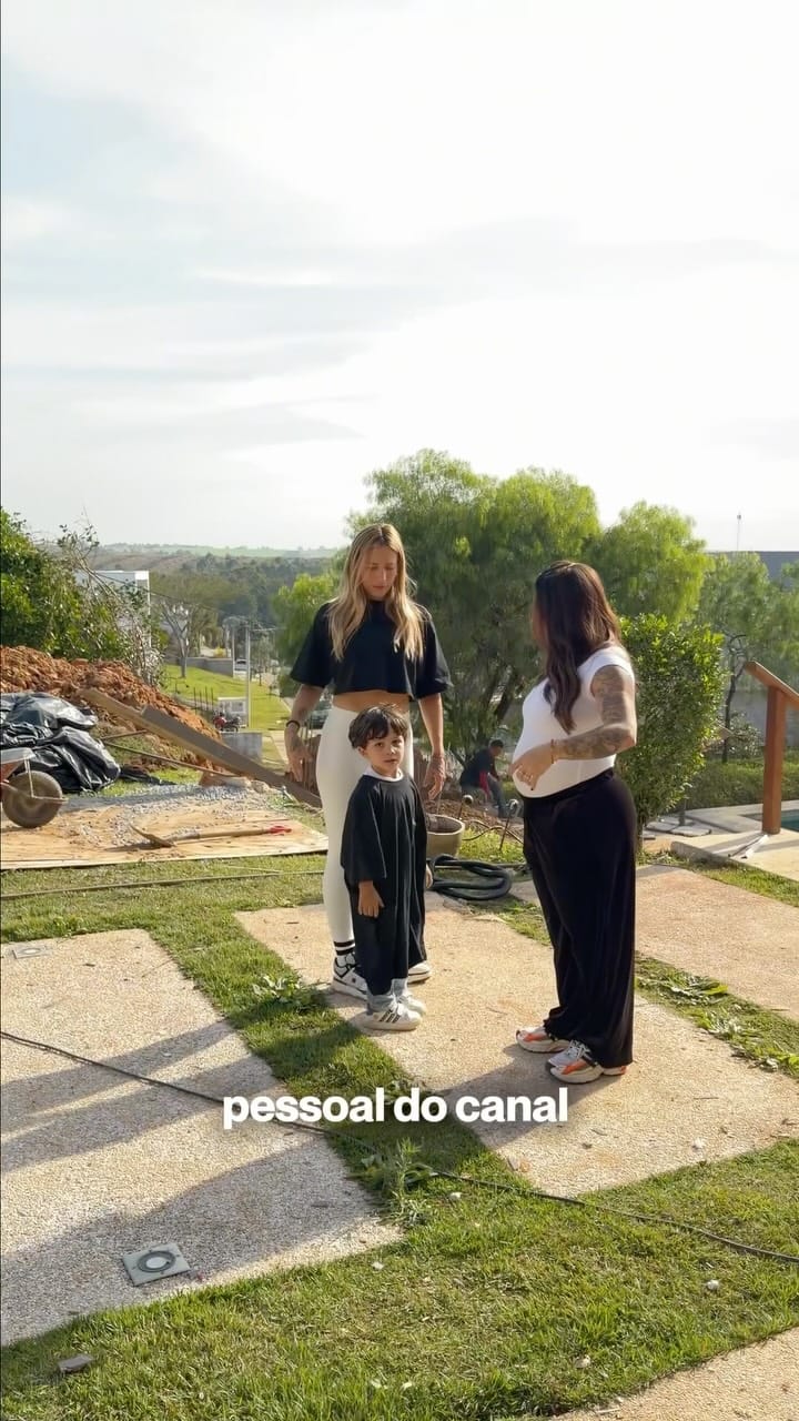 Post 3 by Tati Dias ☽ on Instagram (video)
