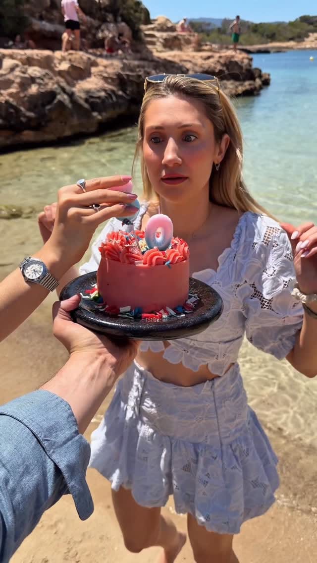 Post 7 by Lisa & Henry on Instagram (video)