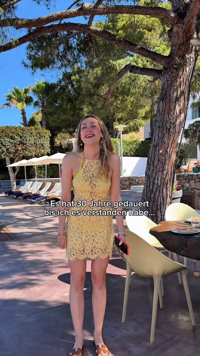 Post 6 by Lisa & Henry on Instagram (video)