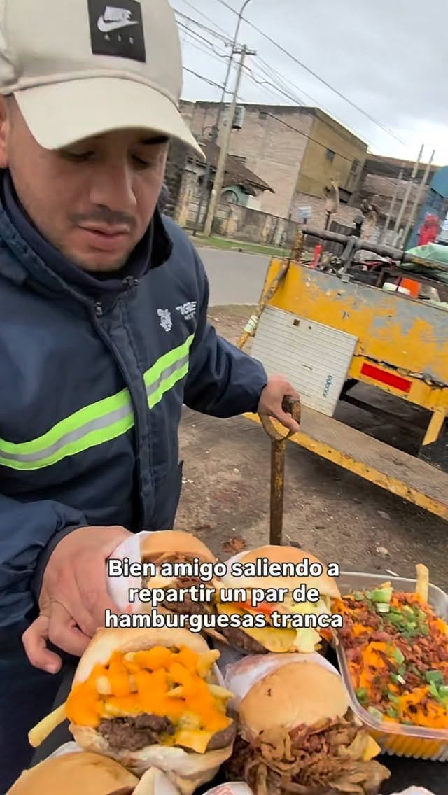 Post 7 by Tierra De Hamburguesas on Instagram (video)
