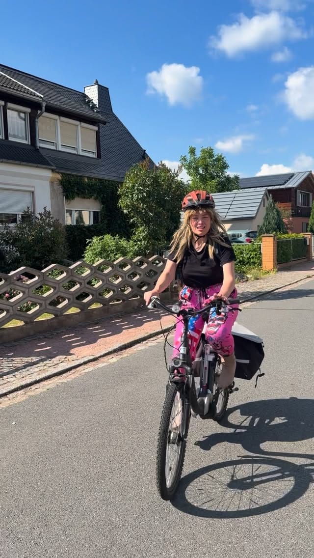 Post 1 by 💕 𝑪𝒐𝒎𝒆𝒅𝒚, 𝑰𝒏𝒔𝒑𝒊𝒓𝒂𝒕𝒊𝒐𝒏 𝒂𝒏𝒅 𝑳𝒊𝒇𝒆𝒔𝒕𝒚𝒍𝒆 on Instagram (video)