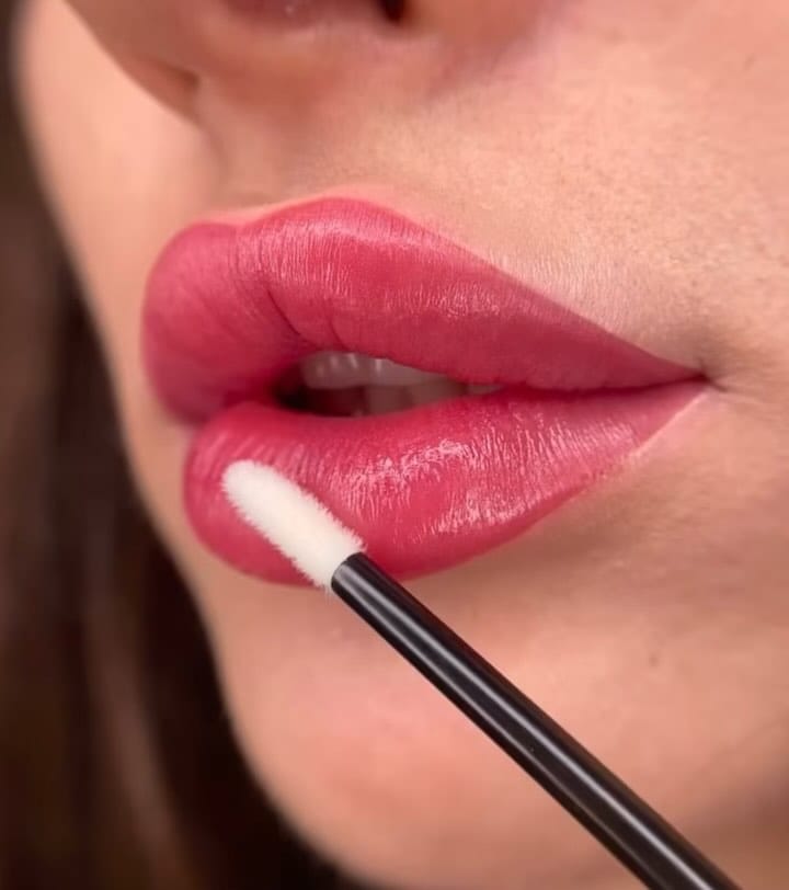 Post 8 by Aylin Eser | PMU LIPS - BROWS - MICROBLADING - FACIALS on Instagram (carousel)