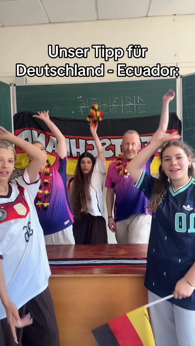 Post 3 by Bianca & Briana on Instagram (video)
