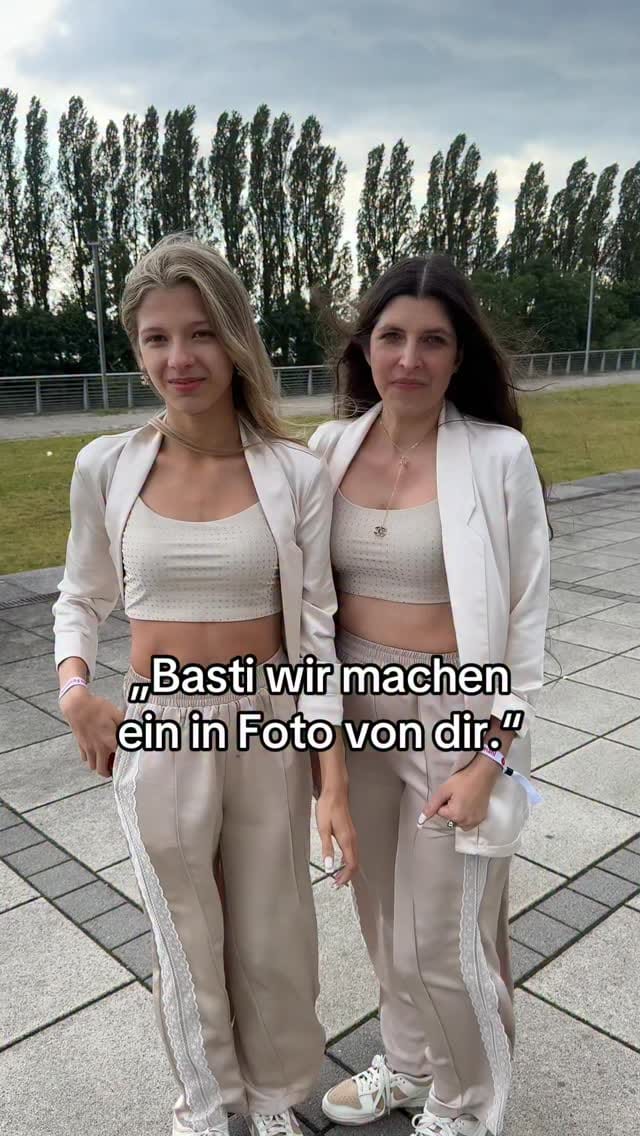 Post 6 by Bianca & Briana on Instagram (video)