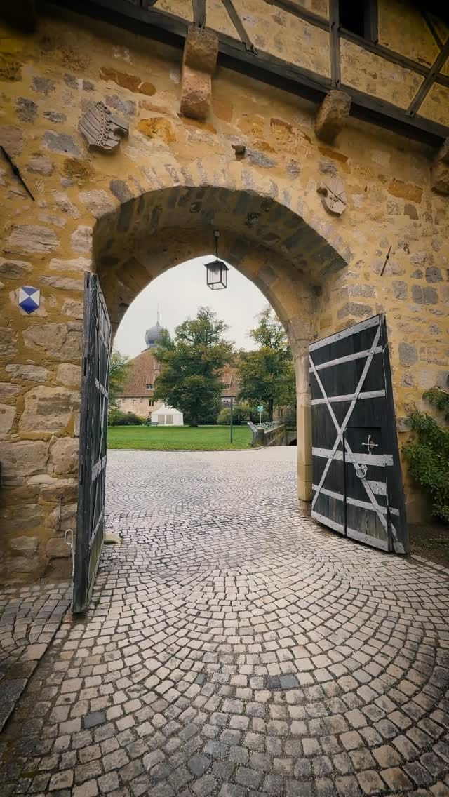 Post 4 by Dominik Wierl on Instagram (video)