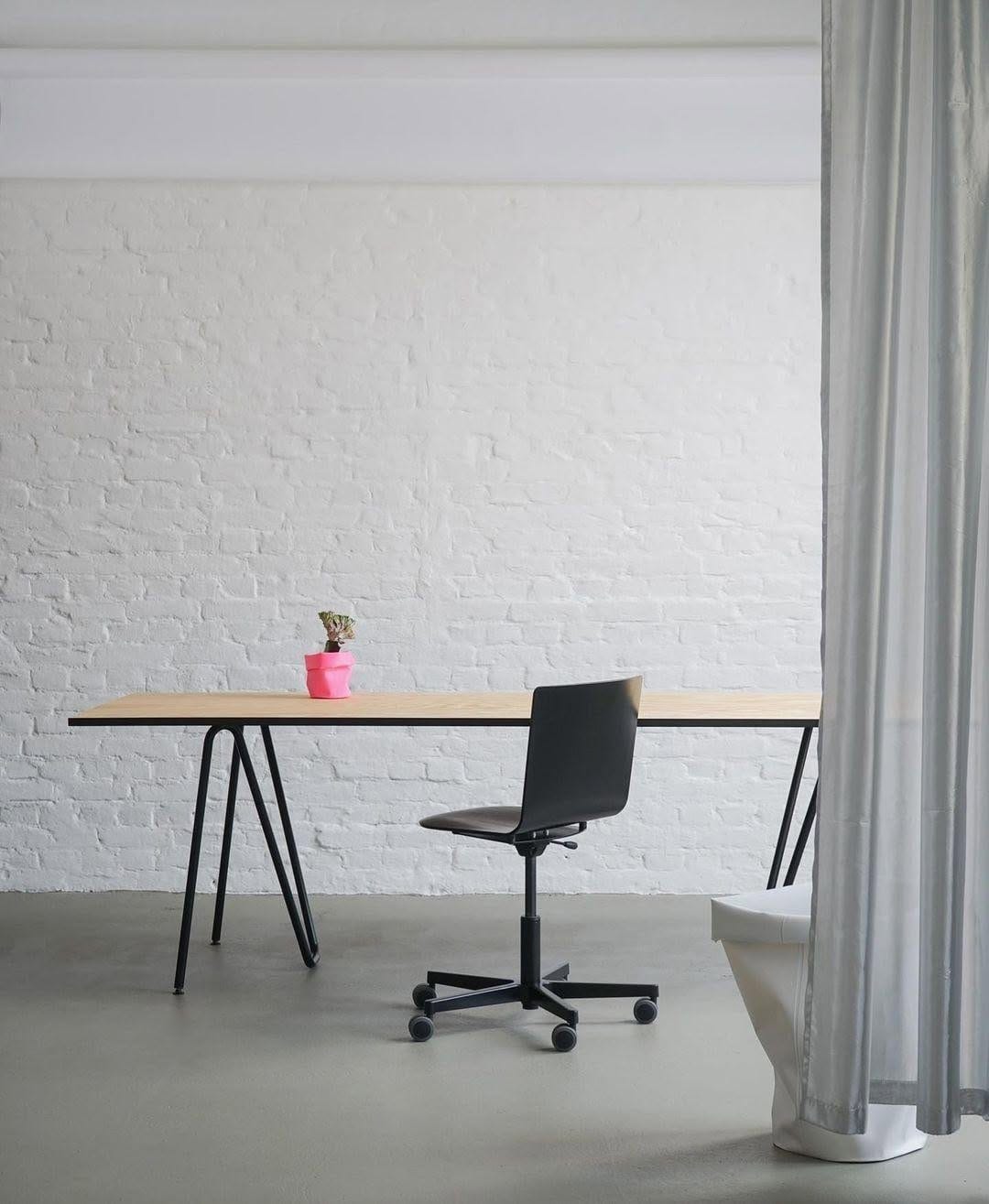 Post 3 by L&Z on Instagram (image)