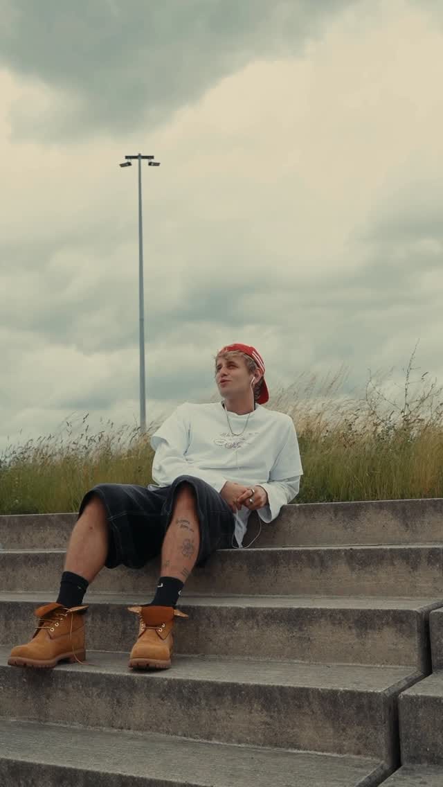 Post 4 by THEO CAROW ⚡️ on Instagram (video)