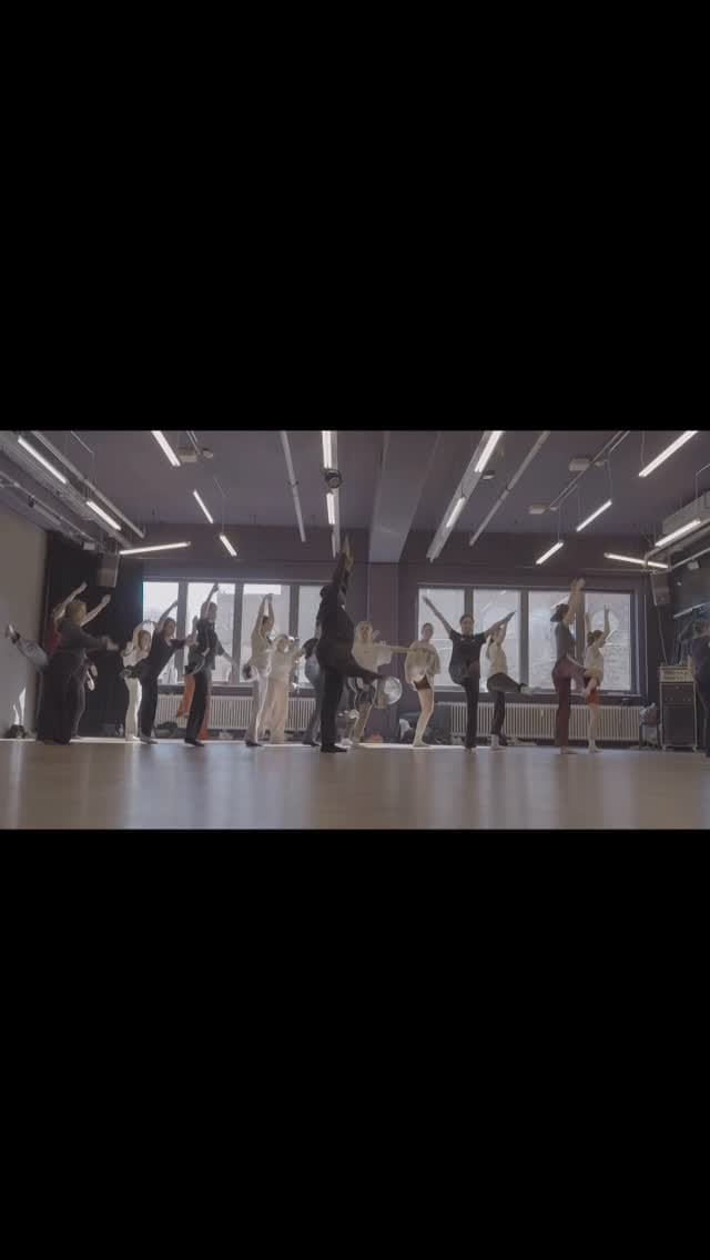 Post 5 by motion*s Tanzstudio on Instagram (video)