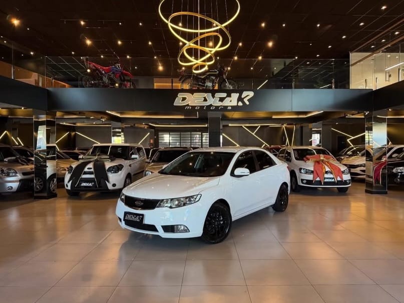 Post 6 by Destak Motors on Instagram (carousel)