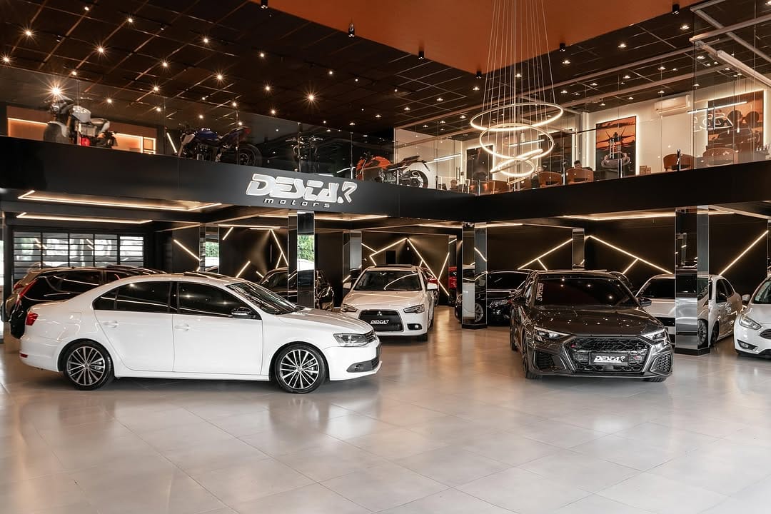 Post 10 by Destak Motors on Instagram (carousel)