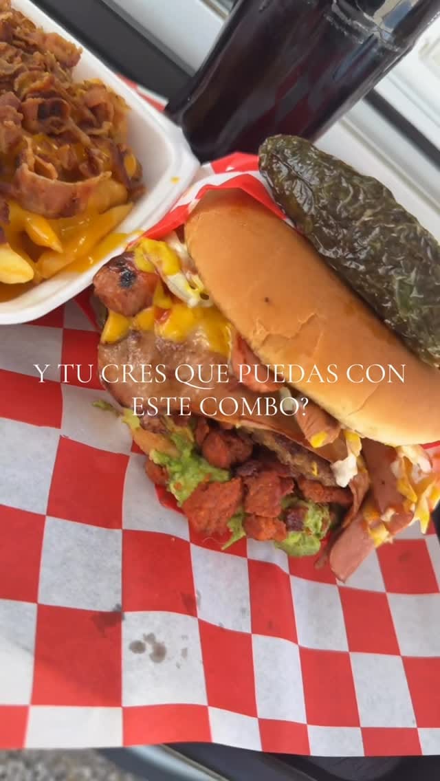 Post 9 by Hamburgesas Lola on Instagram (video)