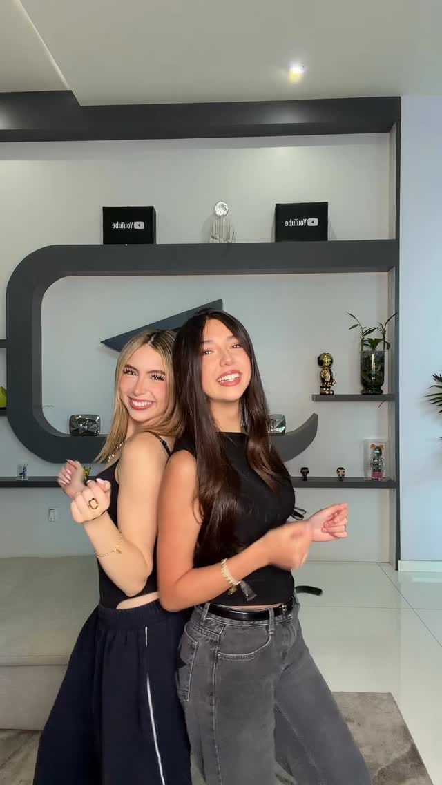 Post 8 by PAULA CACHO✨ on Instagram (video)
