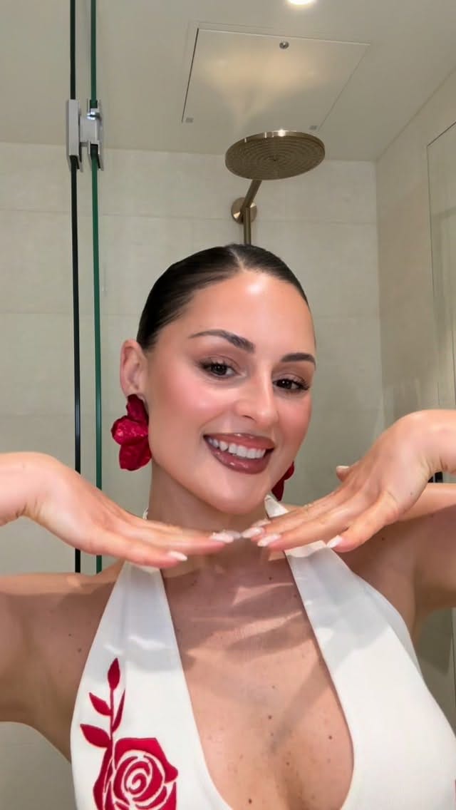 Post 2 by NATI LIKA on Instagram (video)