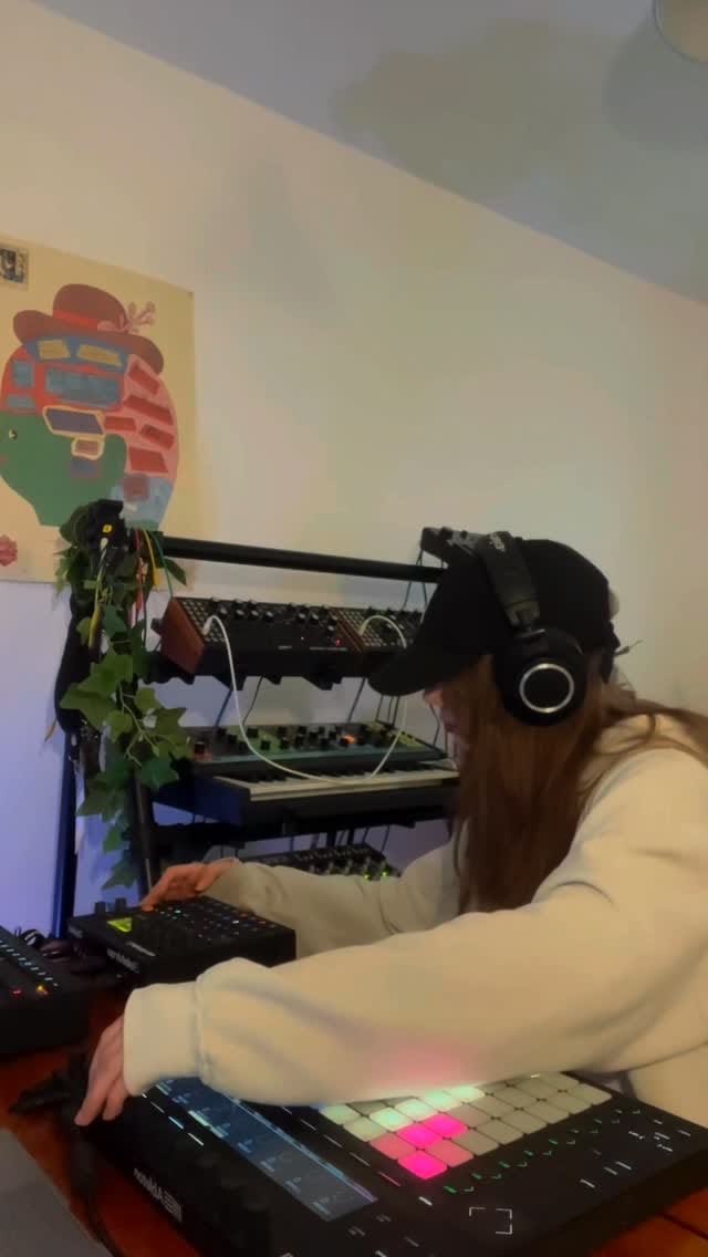 Post 3 by 𝗕𝗘𝗧𝗜𝗫 ☻ on Instagram (video)