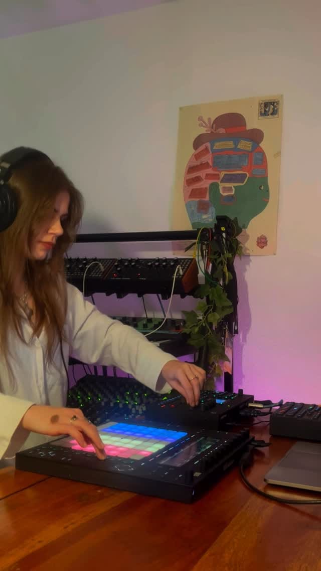 Post 4 by 𝗕𝗘𝗧𝗜𝗫 ☻ on Instagram (video)