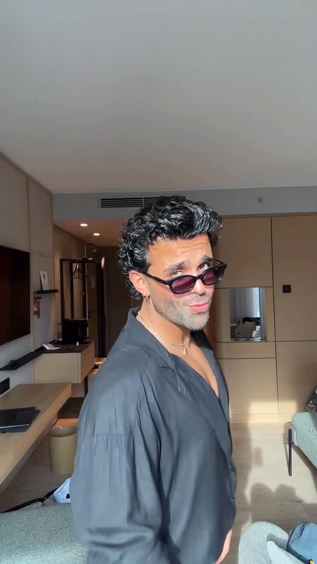 Post 4 by Millon on Instagram (video)