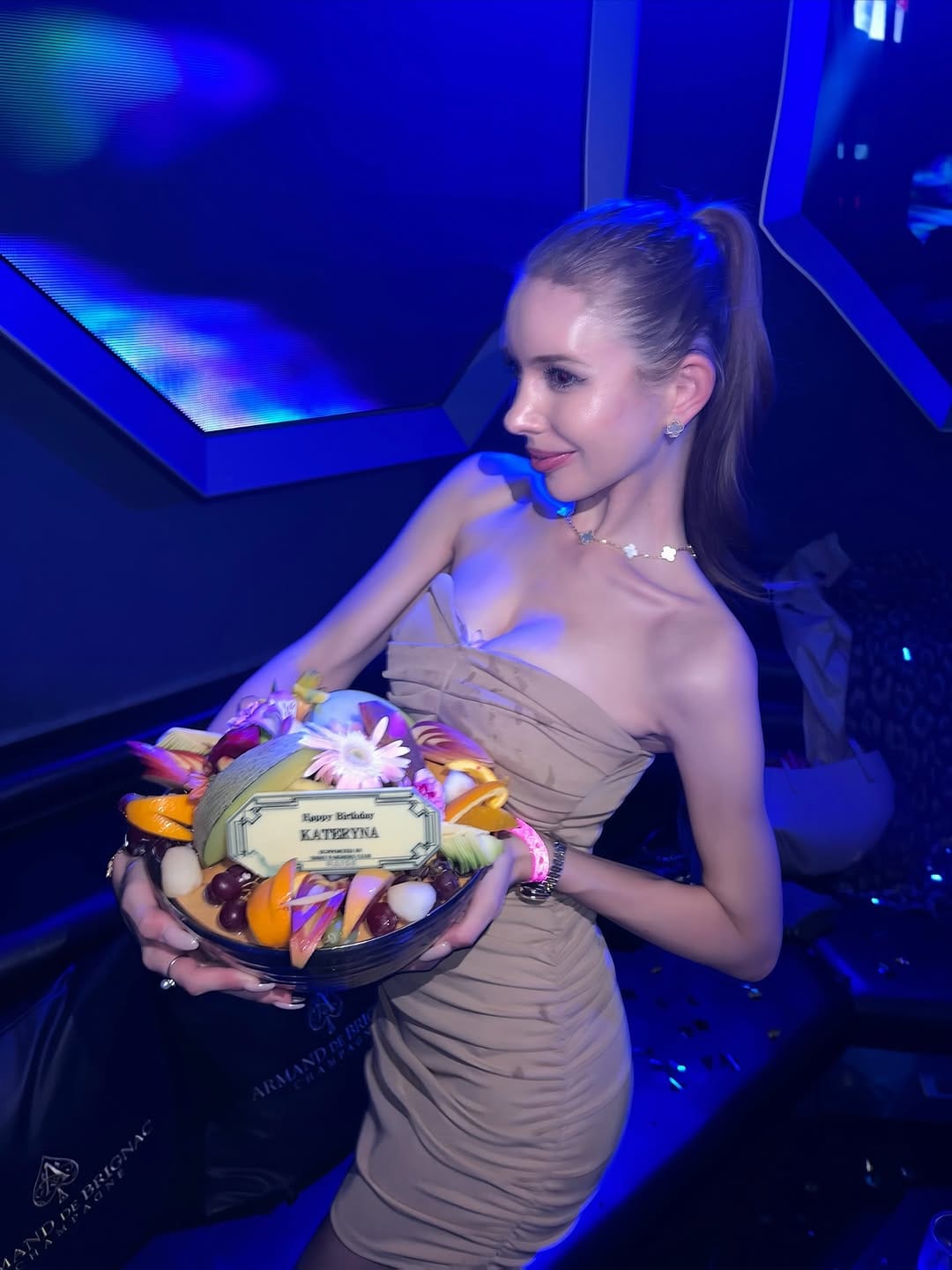 Post 6 by 𝐤𝐚𝐭𝐞𝐫𝐲𝐧𝐚/カテリーナ on Instagram (carousel)