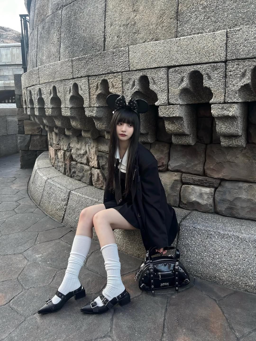 Post 10 by LIAN on Instagram (carousel)