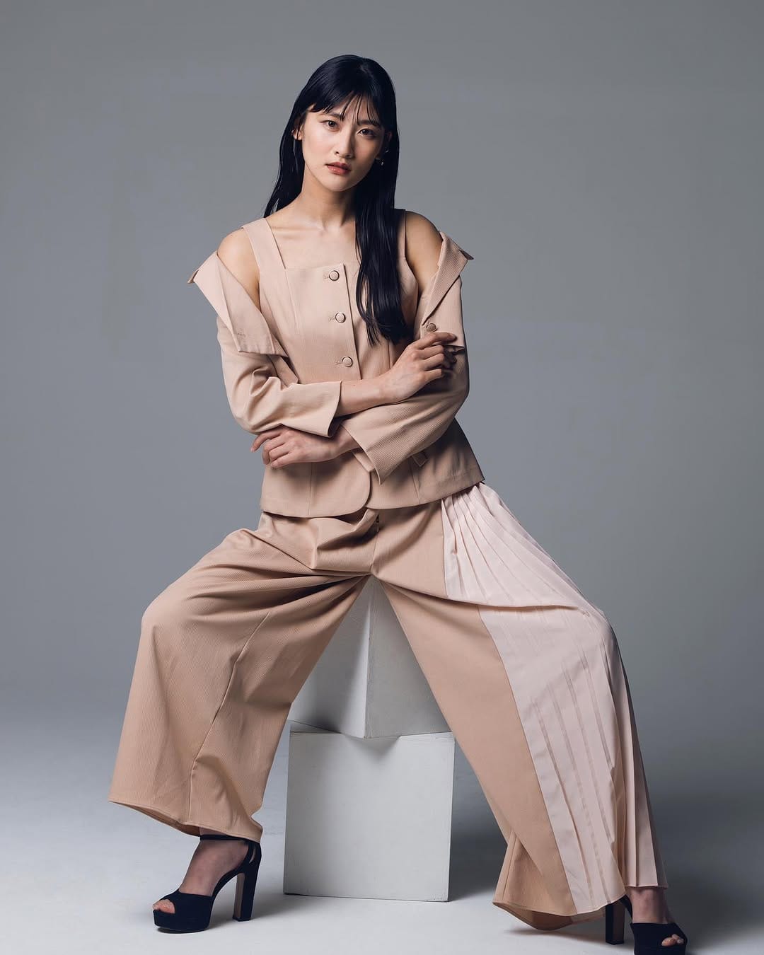 Post 10 by 渡辺花　Hana Watanabe on Instagram (image)