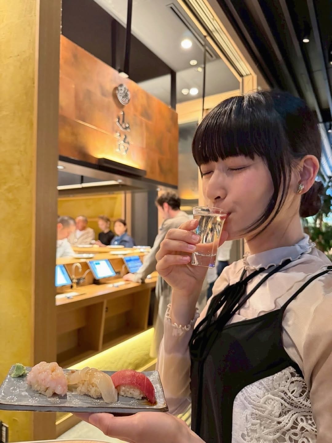 Post 6 by 渡辺花　Hana Watanabe on Instagram (carousel)
