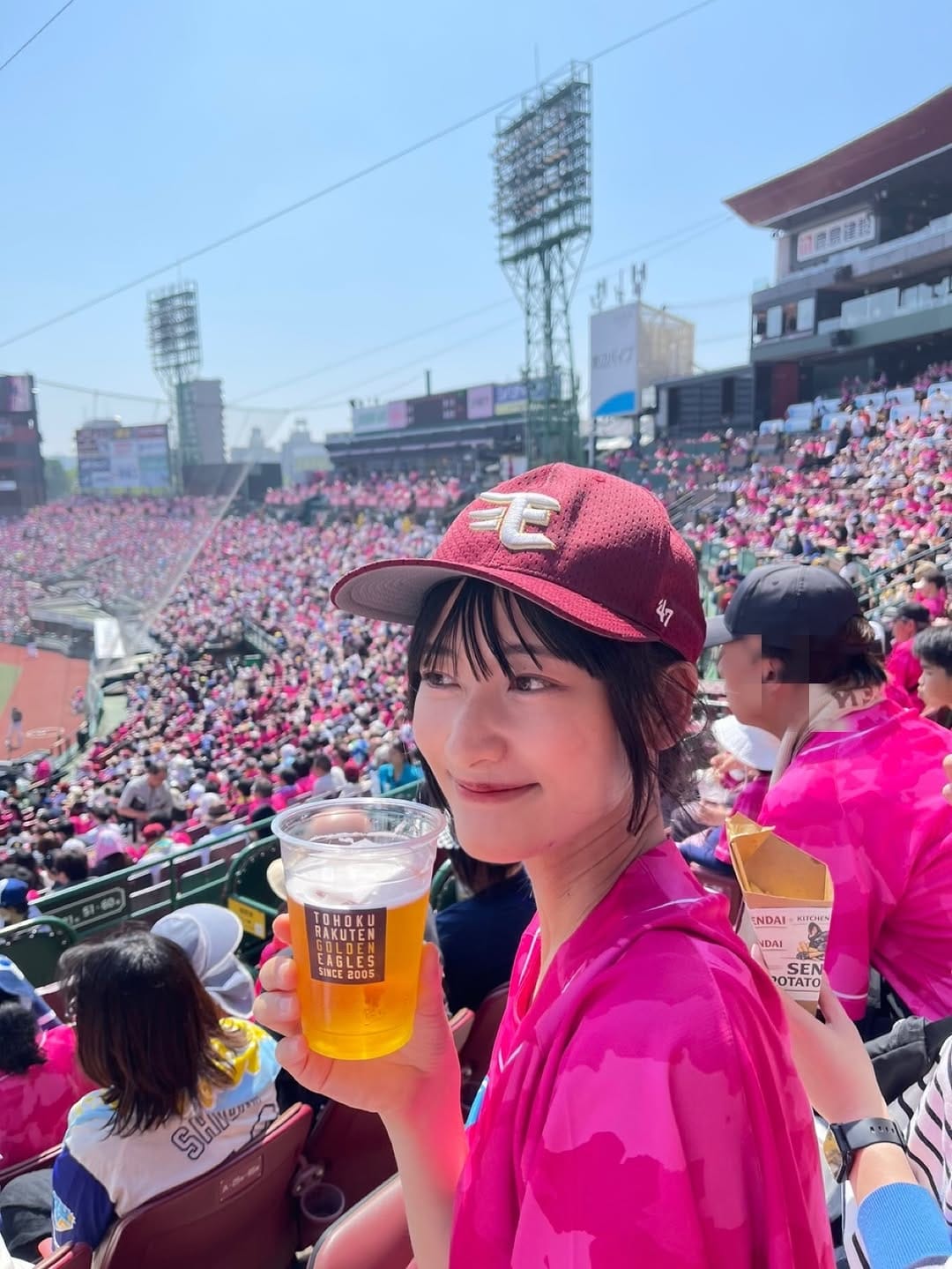 Post 7 by 渡辺花　Hana Watanabe on Instagram (carousel)