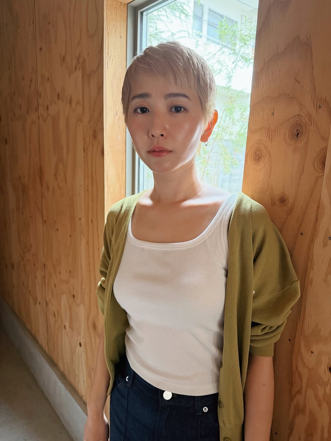 Post 2 by maya | ツヤ肌 ×ショート×透明感メイク on Instagram (carousel)