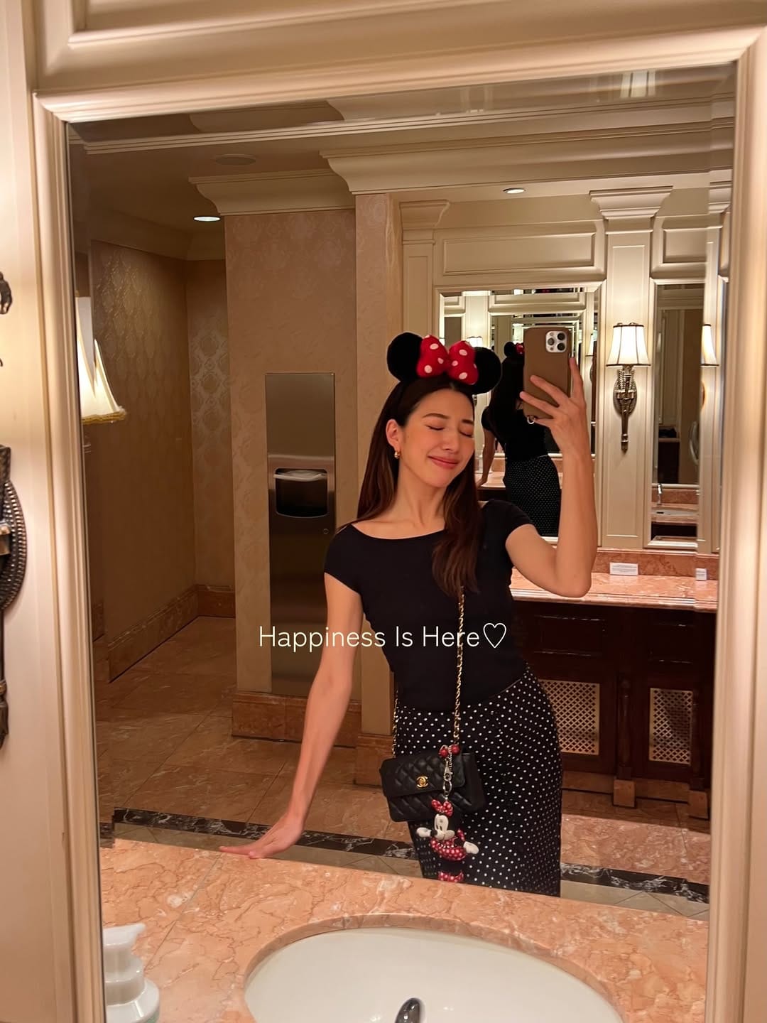 Post 6 by 𝗥𝗜𝗡𝗔 on Instagram (carousel)