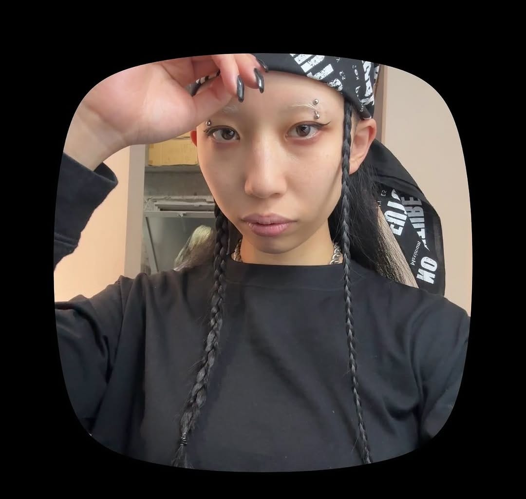 Post 7 by 平山華蓮 / Karen / 发型设计师/ハイトーン/デザインカラー/ウルフ/レイヤー/メンズ/スパイキーショート on Instagram (carousel)