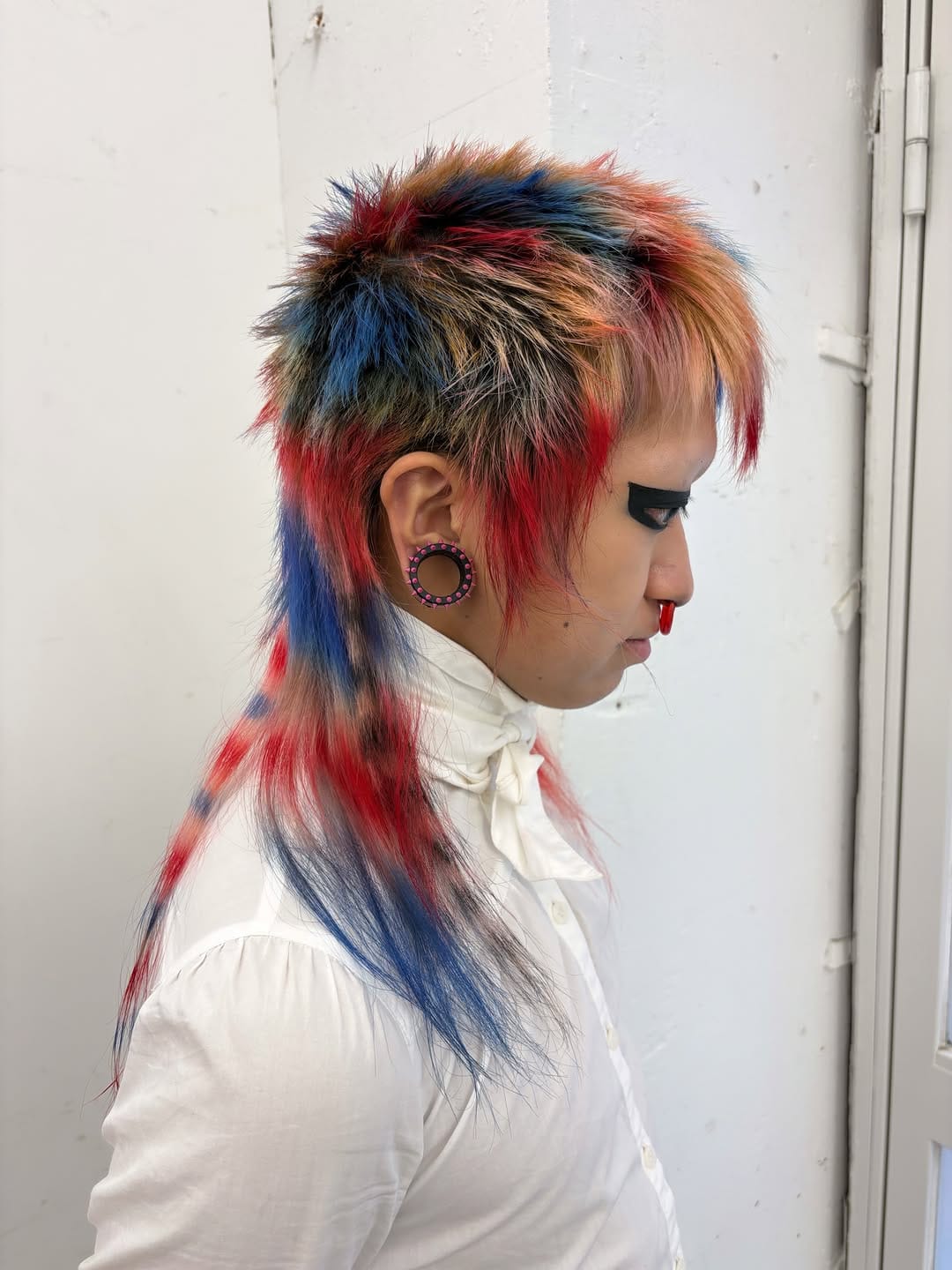 Post 2 by 平山華蓮 / Karen / 发型设计师/ハイトーン/デザインカラー/ウルフ/レイヤー/メンズ/スパイキーショート on Instagram (carousel)