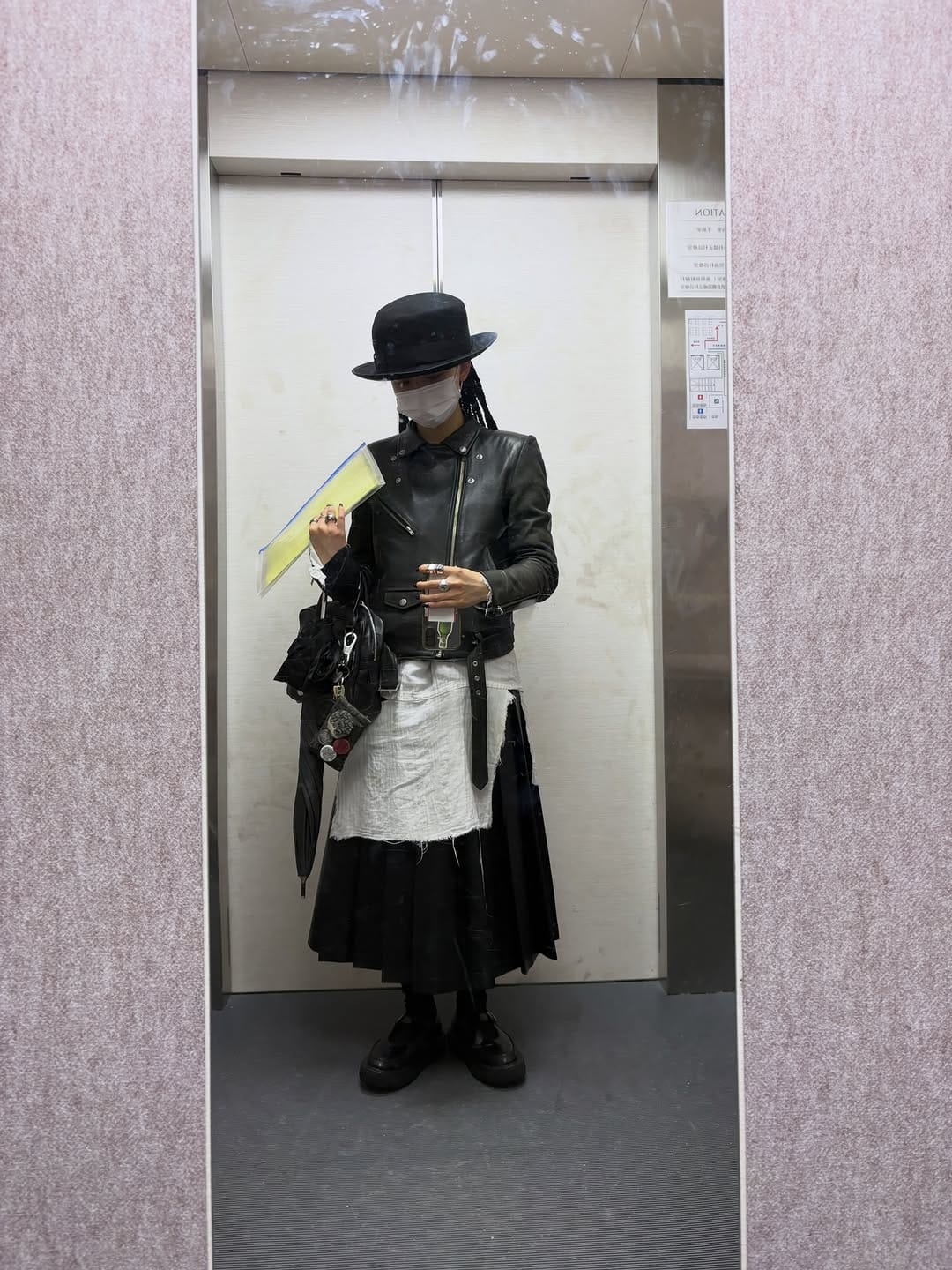 Post 1 by 平山華蓮 / Karen / 发型设计师/ハイトーン/デザインカラー/ウルフ/レイヤー/メンズ/スパイキーショート on Instagram (carousel)