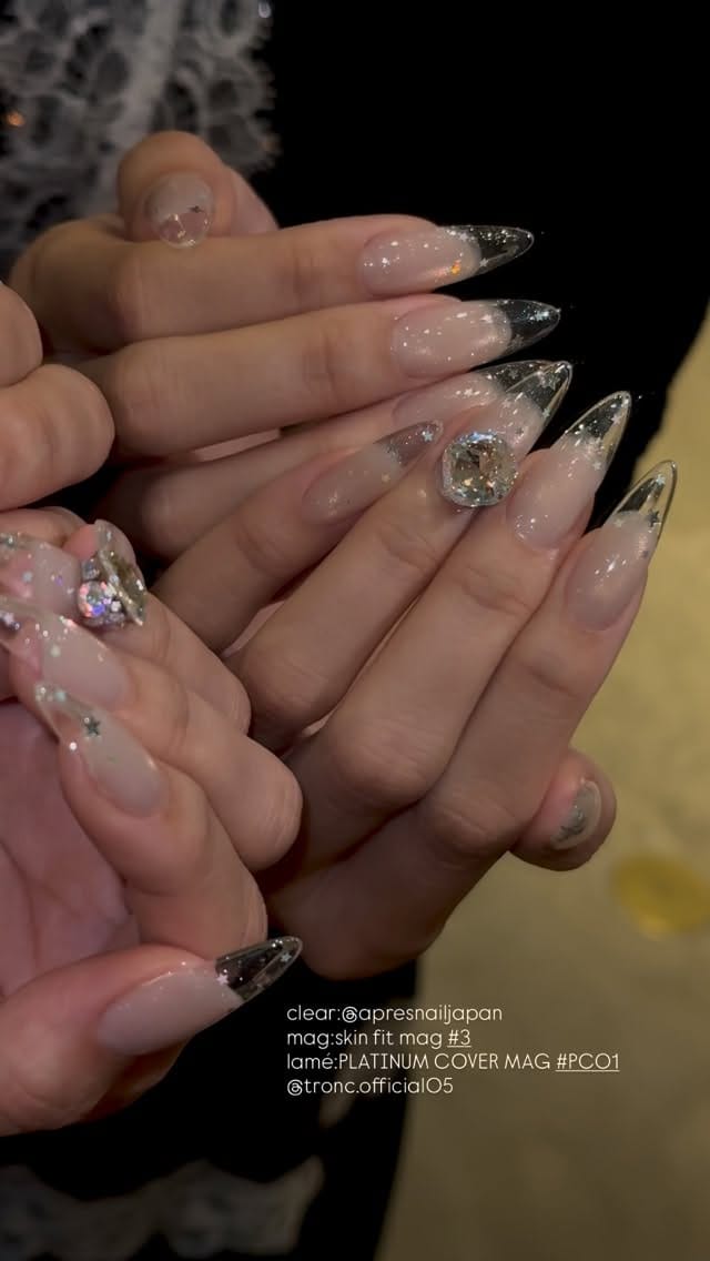 Post 2 by 美フォルムネイル◻︎ビジューネイル◻︎フィルイン◻︎ネイルオンラインサロン◻︎大阪梅田ネイル on Instagram (video)