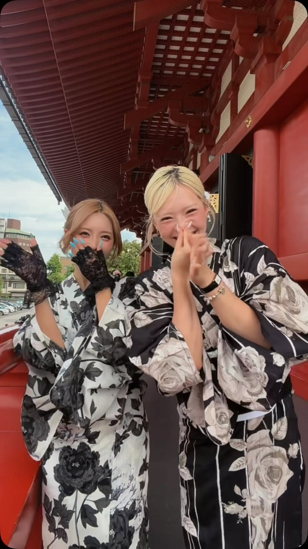 Post 6 by SHIORI on Instagram (video)