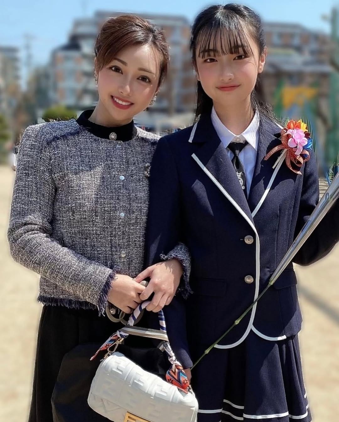 Post 10 by まゆ1986 on Instagram (carousel)