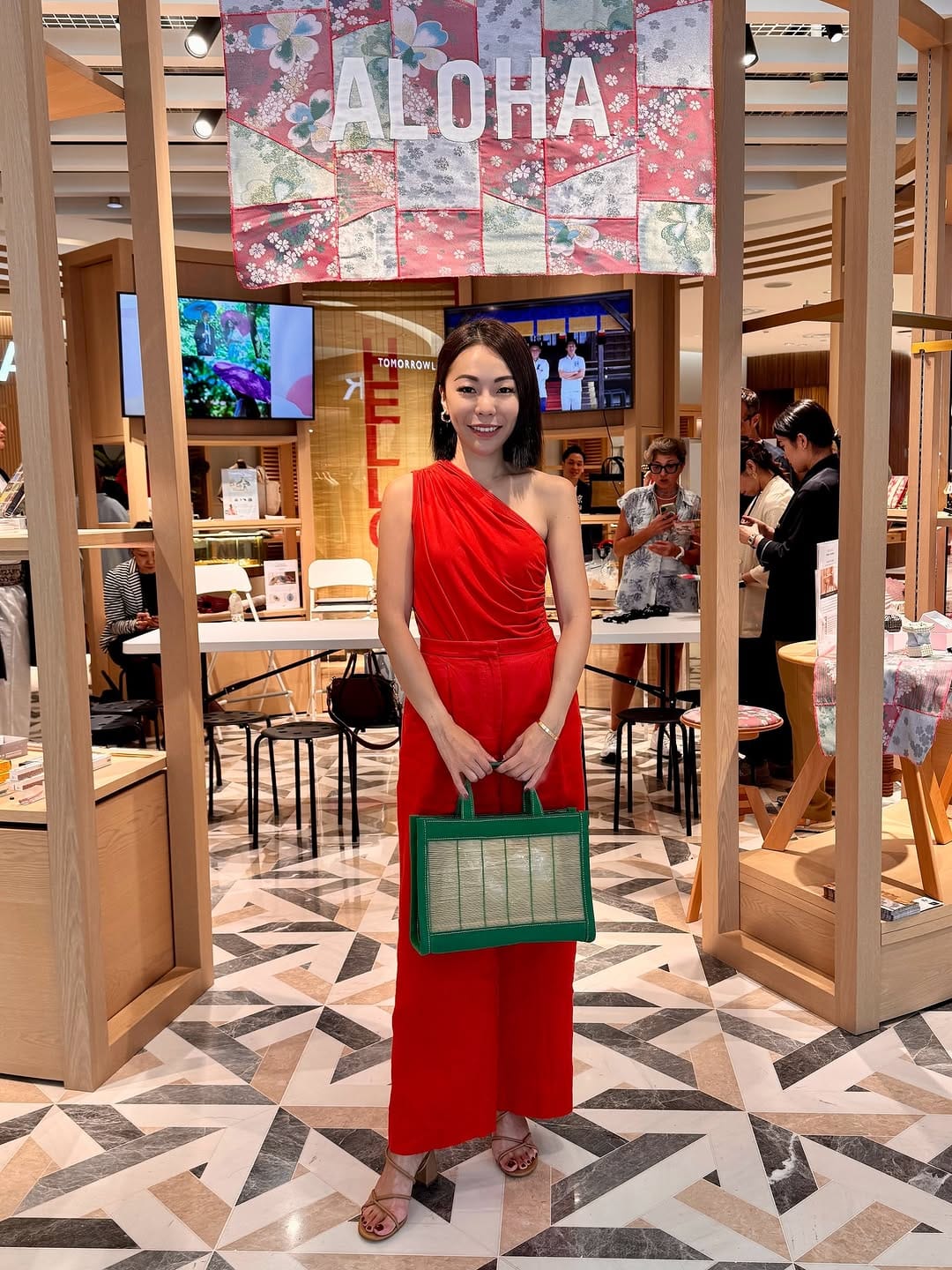 Post 8 by Yanying Toto Deng on Instagram (carousel)