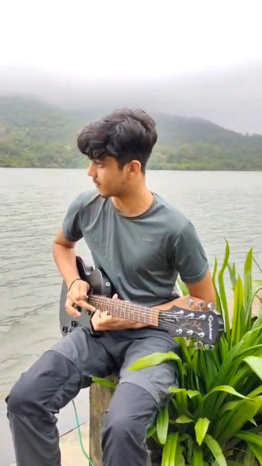 Post 8 by 𝗚𝗨𝗜𝗧𝗔𝗥 𝗚𝗥𝗨𝗡𝗗 on Instagram (video)