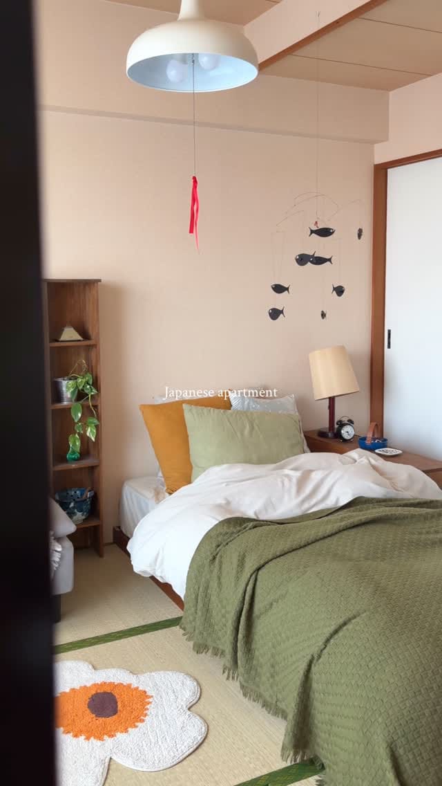Post 6 by お暇 on Instagram (video)