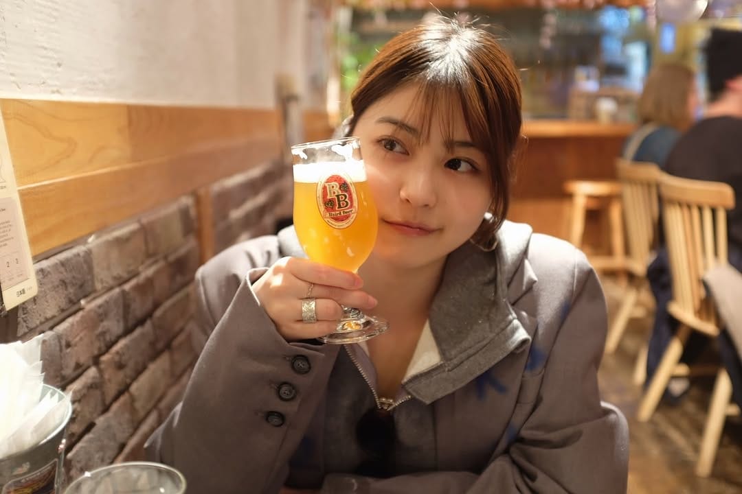 Post 4 by 黒木百花 Momoka Kuroki on Instagram (carousel)