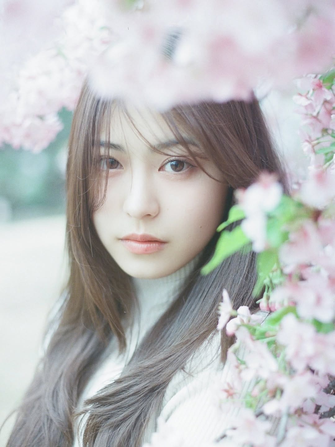 Post 5 by 黒木百花 Momoka Kuroki on Instagram (carousel)