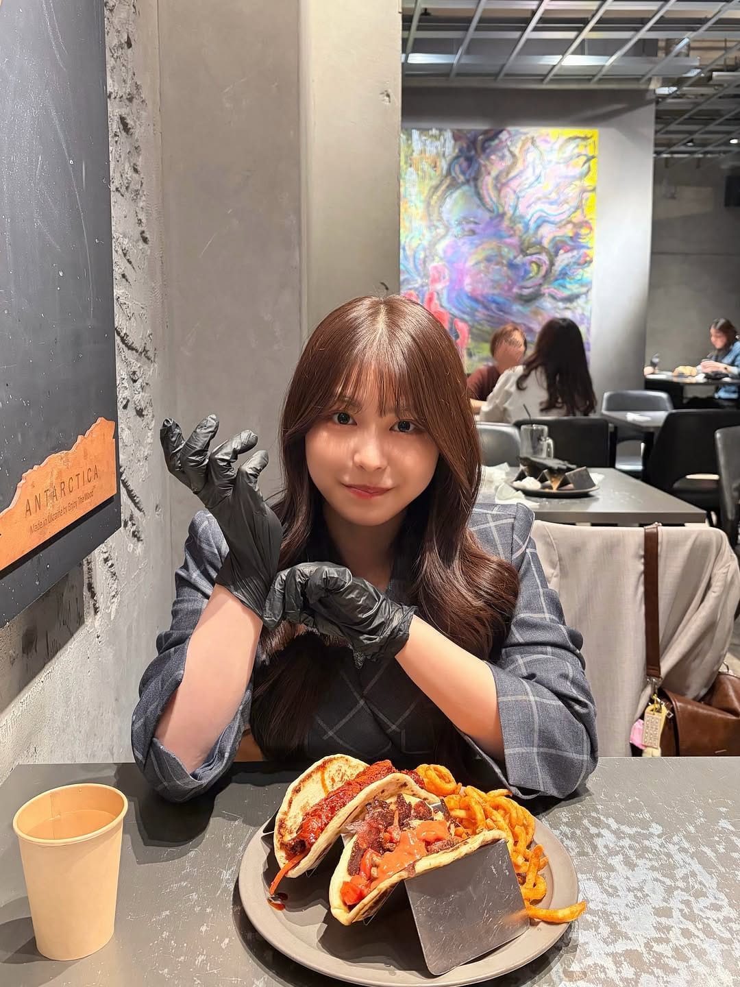Post 2 by 黒木百花 Momoka Kuroki on Instagram (carousel)