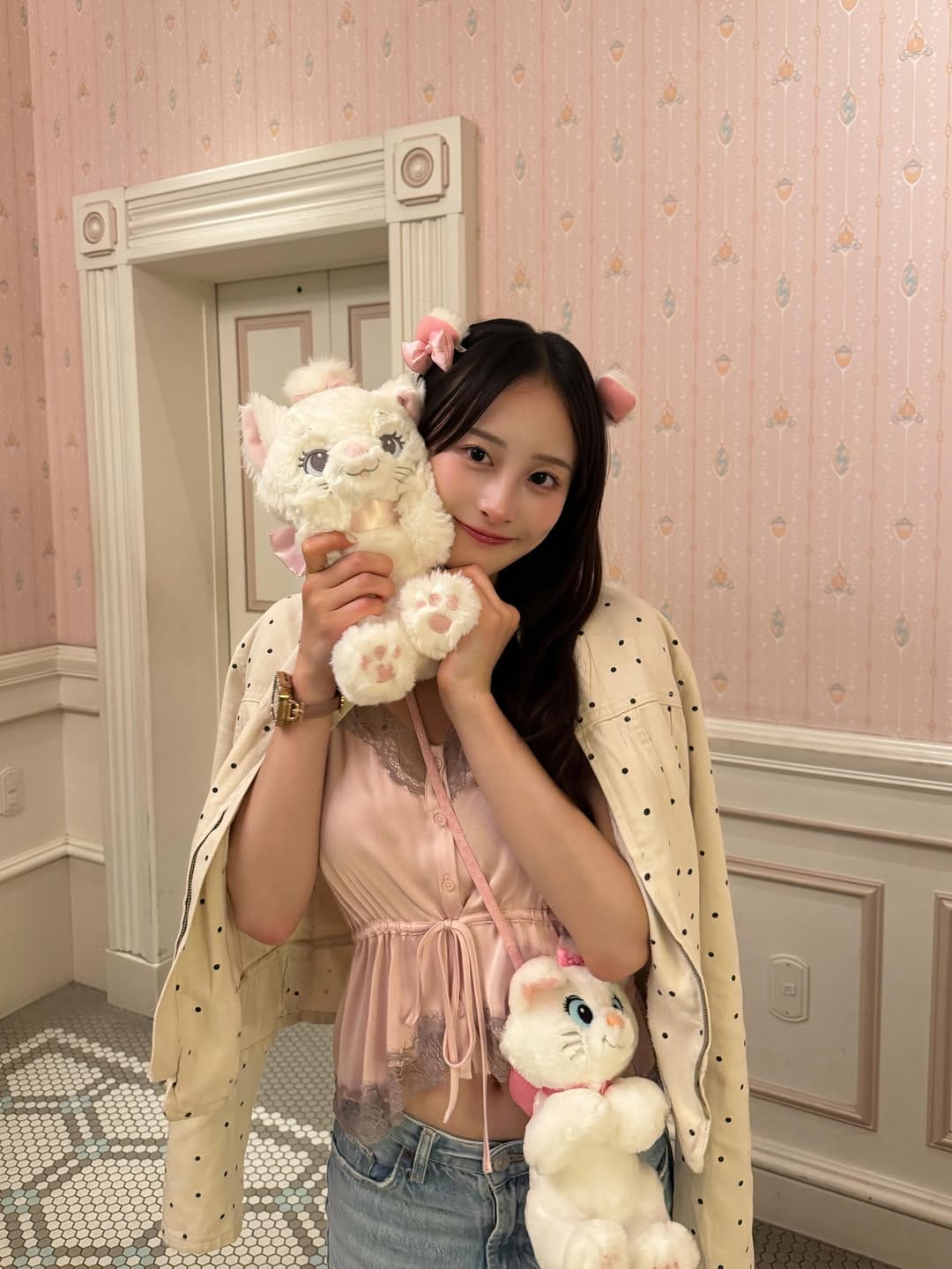 Post 4 by 相沢 菜月  Natsuki Aizawa on Instagram (carousel)