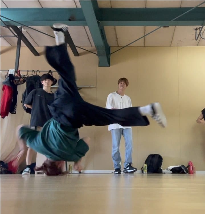 Post 8 by Momone on Instagram (video)