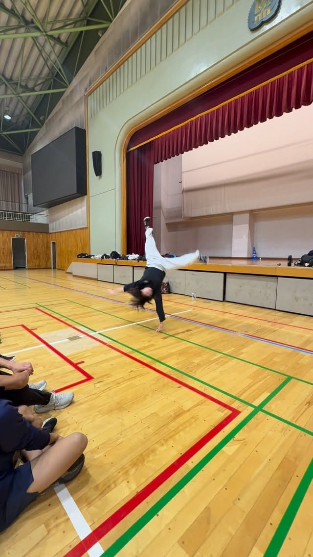 Post 5 by Momone on Instagram (video)