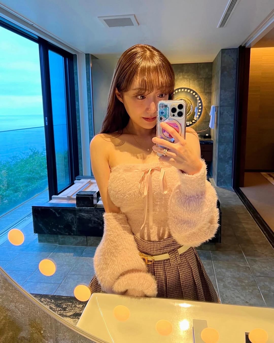 Post 4 by 𝐘🍷 on Instagram (carousel)