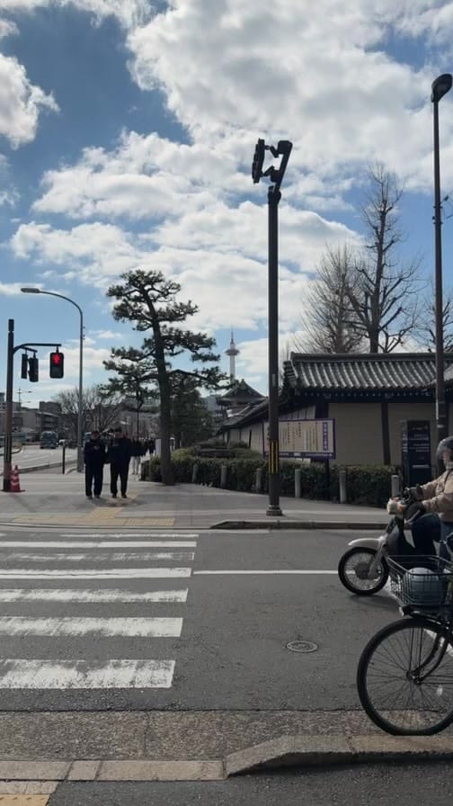 Post 9 by Kyoto Crafts Exhibition DIALOGUE on Instagram (video)